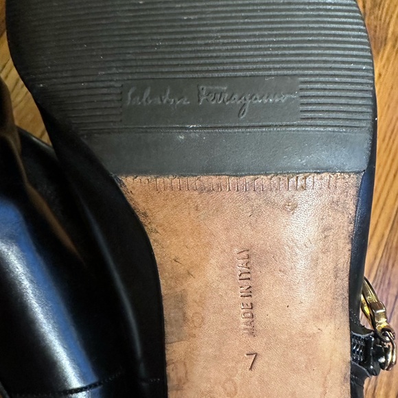 SALVATORE FERRAGAMO ITALIAN LEATHER ANKLE BOOTS WITH GANCINI BIT ZIPPER SIZE 7 - Picture 14 of 16